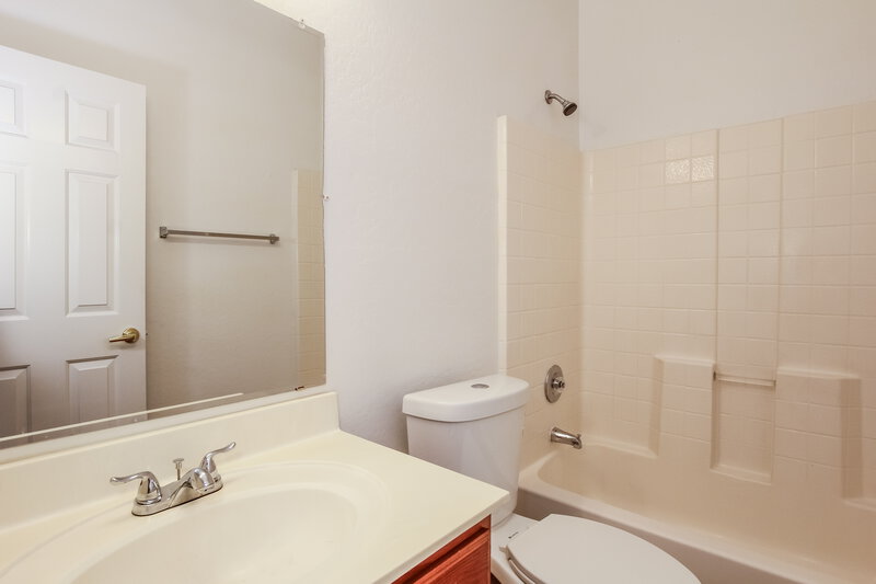 2,615/Mo, 9125 W Raymond St Tolleson, AZ 85353 Bathroom View 2