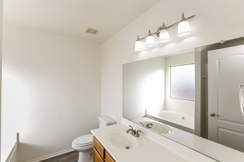 1,870/Mo, 21759 W Cocopah St Buckeye, AZ 85326 Main Bathroom View