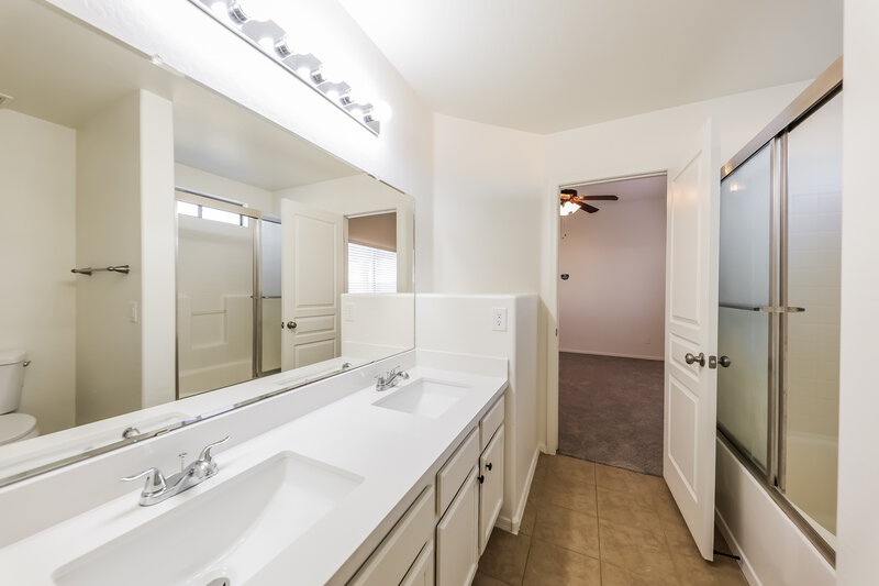 2,170/Mo, 23448 N El Frio Ct Sun City, AZ 85373 Main Bathroom View