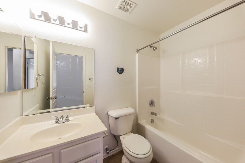 2,170/Mo, 23448 N El Frio Ct Sun City, AZ 85373 Bathroom View