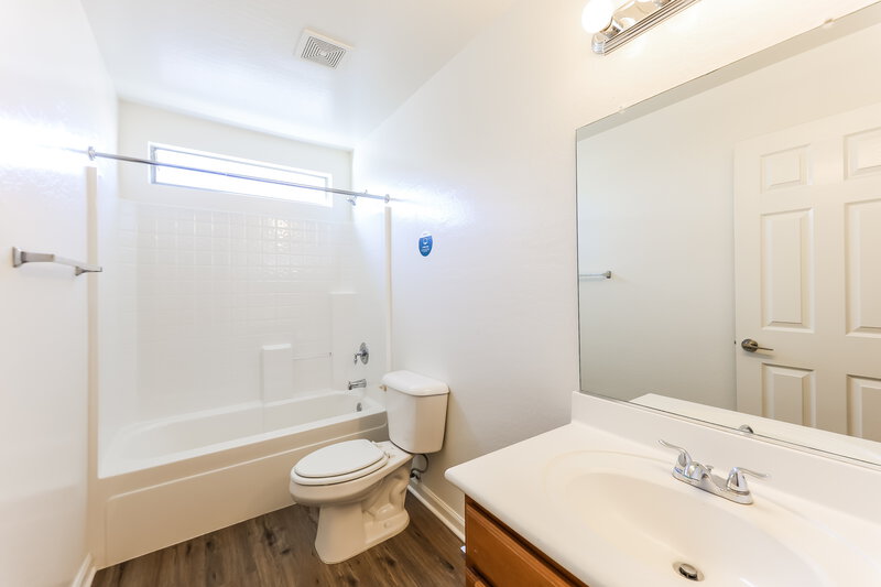 2,040/Mo, 11418 W Austin Thomas Dr Surprise, AZ 85378 Bathroom View