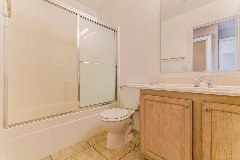2,560/Mo, 1308 E Clifton Ave Gilbert, AZ 85295 Bathroom View 2