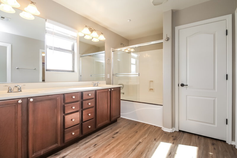 2,100/Mo, 2669 E Bart St Gilbert, AZ 85295 Main Bathroom View