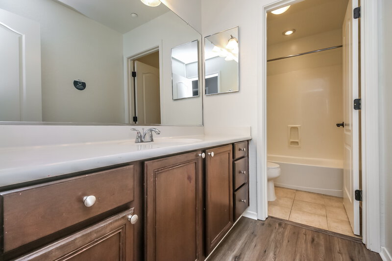 2,100/Mo, 2669 E Bart St Gilbert, AZ 85295 Bathroom View