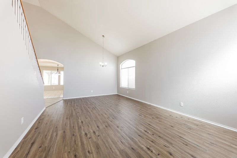 2,650/Mo, 22036 N 74th Ln Glendale, AZ 85310 Living Room View