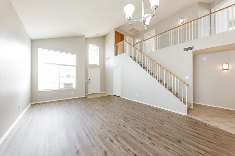 2,650/Mo, 22036 N 74th Ln Glendale, AZ 85310 Living Room View 2