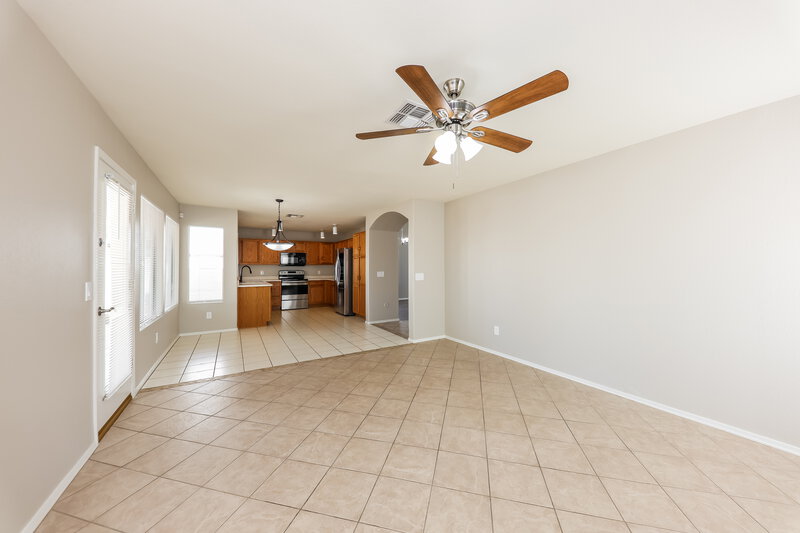 2,650/Mo, 22036 N 74th Ln Glendale, AZ 85310 Family Room View 2