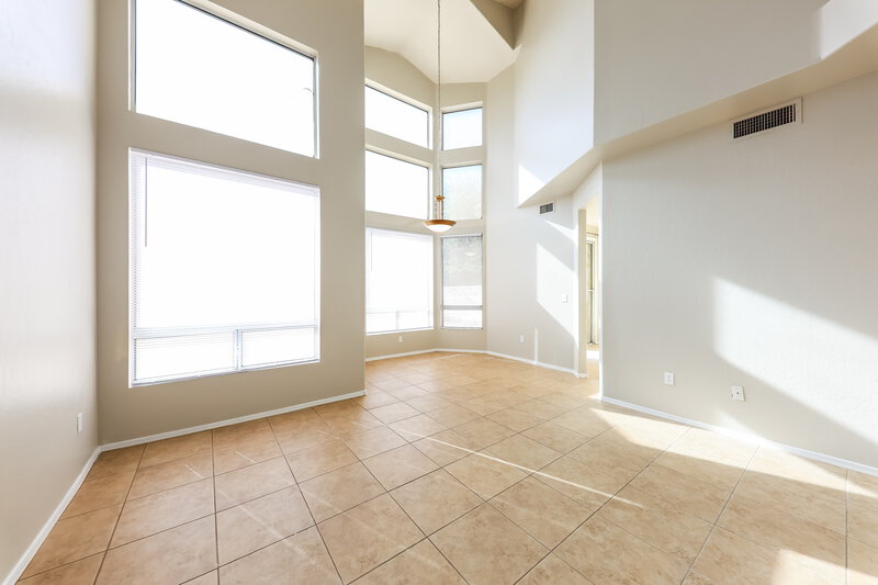 2,390/Mo, 1515 E South Fork Dr Phoenix, AZ 85048 Living Room View