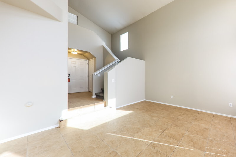 2,390/Mo, 1515 E South Fork Dr Phoenix, AZ 85048 Living Room View 2