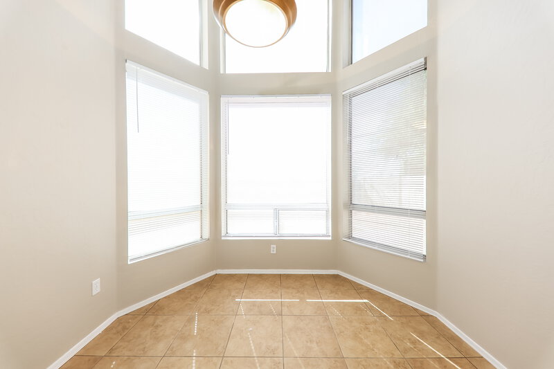 2,390/Mo, 1515 E South Fork Dr Phoenix, AZ 85048 Dining Room View