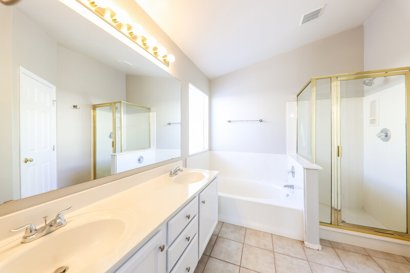 2,390/Mo, 1515 E South Fork Dr Phoenix, AZ 85048 Main Bathroom View