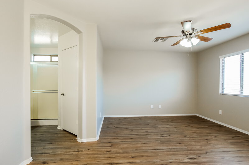 2,390/Mo, 9313 S 35th Dr Laveen, AZ 85339 Main Bedroom View