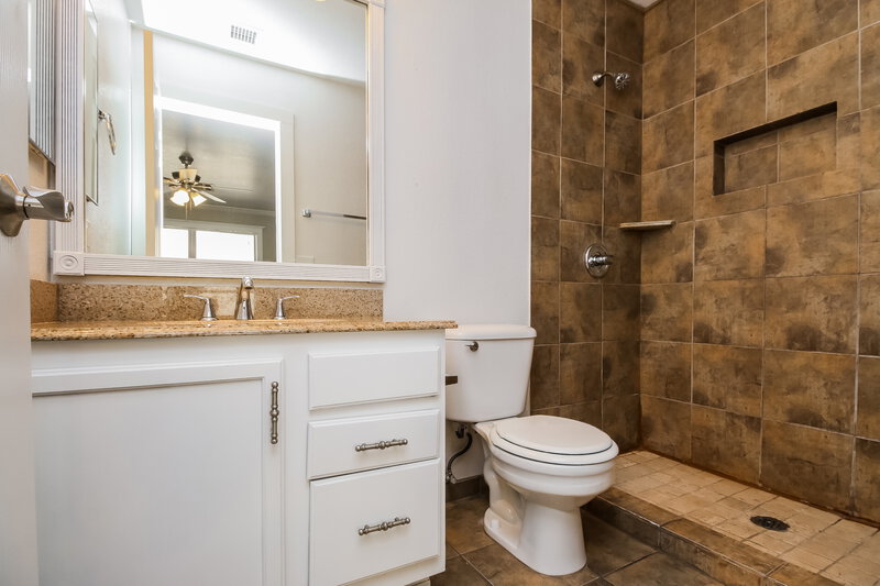 2,120/Mo, 8434 E Natal Cir Mesa, AZ 85209 Main Bathroom View