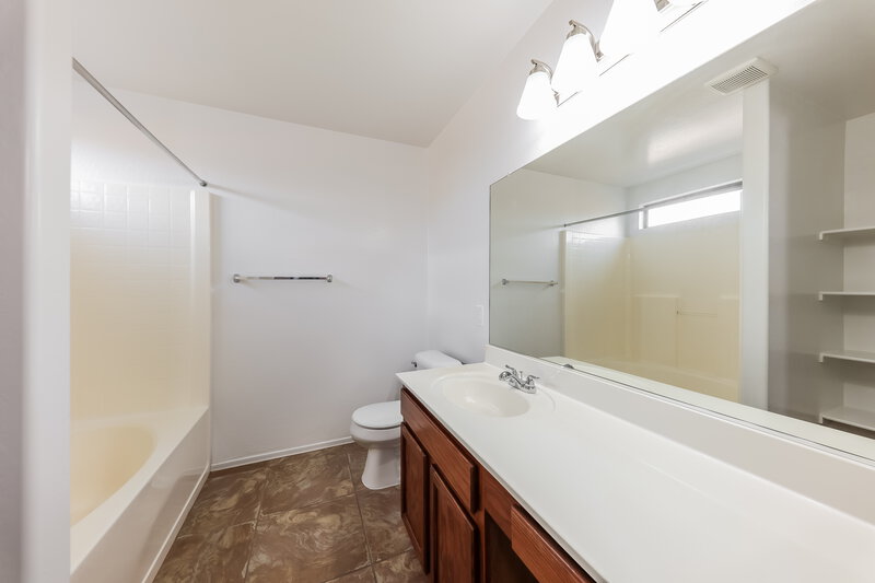 1,895/Mo, 10618 W Pima St Tolleson, AZ 85353 Main Bathroom View