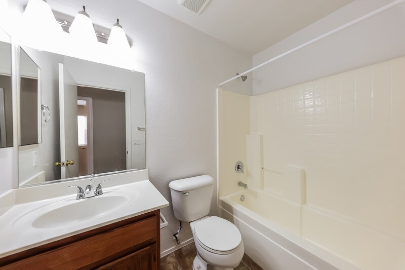 1,895/Mo, 10618 W Pima St Tolleson, AZ 85353 Bathroom View
