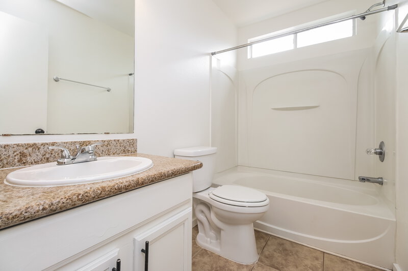 2,175/Mo, 3905 W Irwin Ave Phoenix, AZ 85041 Bathroom View