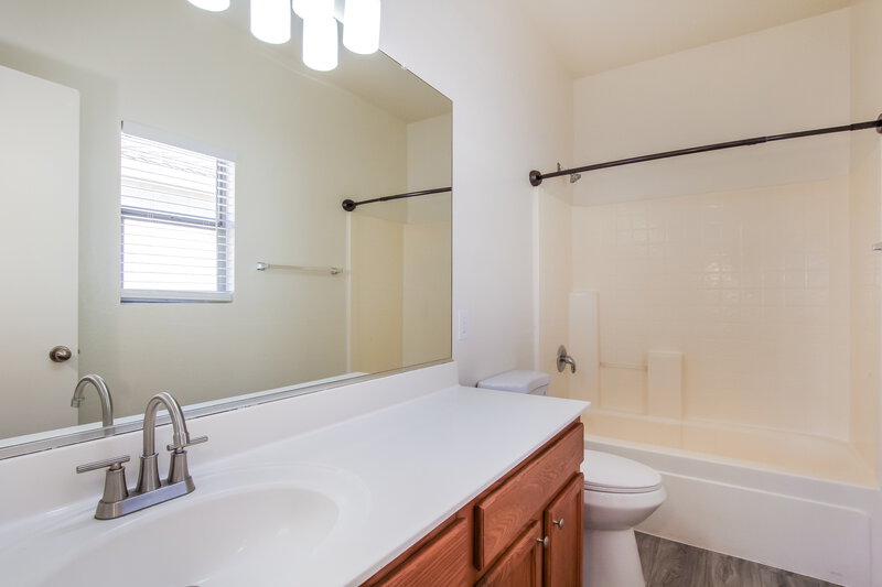 1,650/Mo, 15244 W Shaw Butte Dr Surprise, AZ 85379 Main Bathroom View
