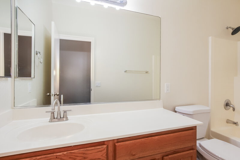 1,650/Mo, 15244 W Shaw Butte Dr Surprise, AZ 85379 Bathroom View