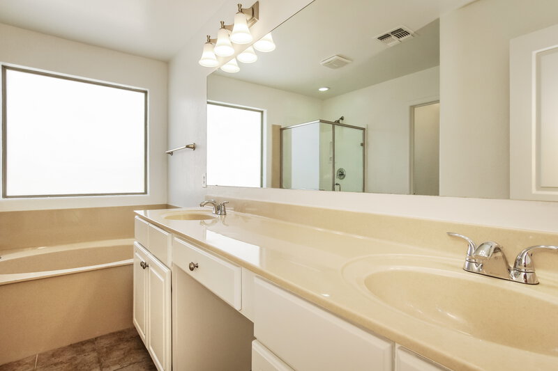 1,945/Mo, 5027 W Melody Ln Laveen, AZ 85339 Main Bathroom View