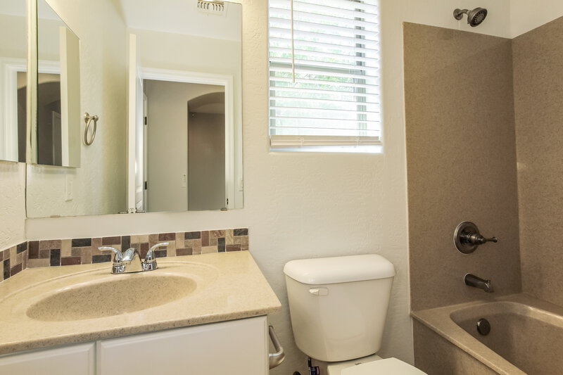 1,945/Mo, 5027 W Melody Ln Laveen, AZ 85339 Bathroom View