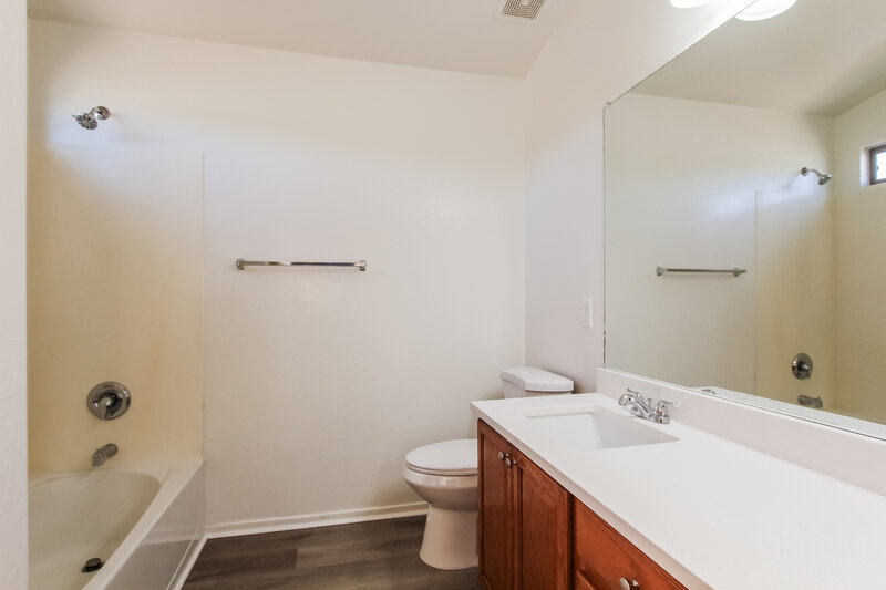 1,775/Mo, 12056 W Caribbean Ln El Mirage, AZ 85335 Main Bathroom View