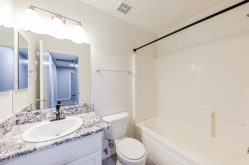 2,060/Mo, 427 N Payton Mesa, AZ 85207 Bathroom View