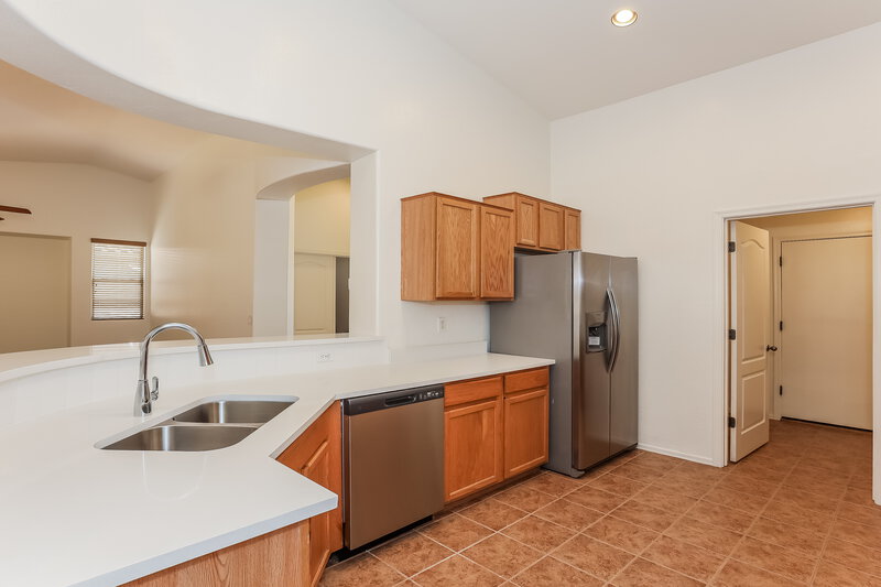 2,185/Mo, 7406 W Superior Ave Phoenix, AZ 85043 Kitchen View