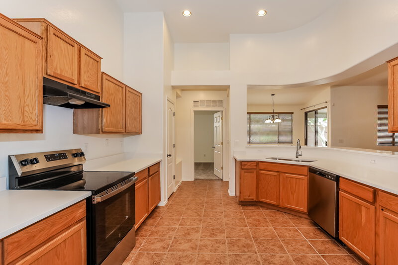 2,185/Mo, 7406 W Superior Ave Phoenix, AZ 85043 Kitchen View 2