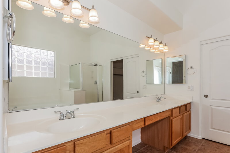 2,185/Mo, 7406 W Superior Ave Phoenix, AZ 85043 Main Bathroom View