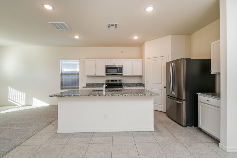 1,720/Mo, 4349 E Kolin Ln San Tan Valley, AZ 85143 Kitchen View