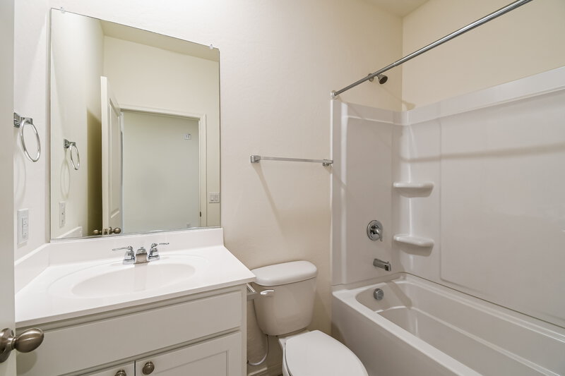 1,720/Mo, 4349 E Kolin Ln San Tan Valley, AZ 85143 Bathroom View