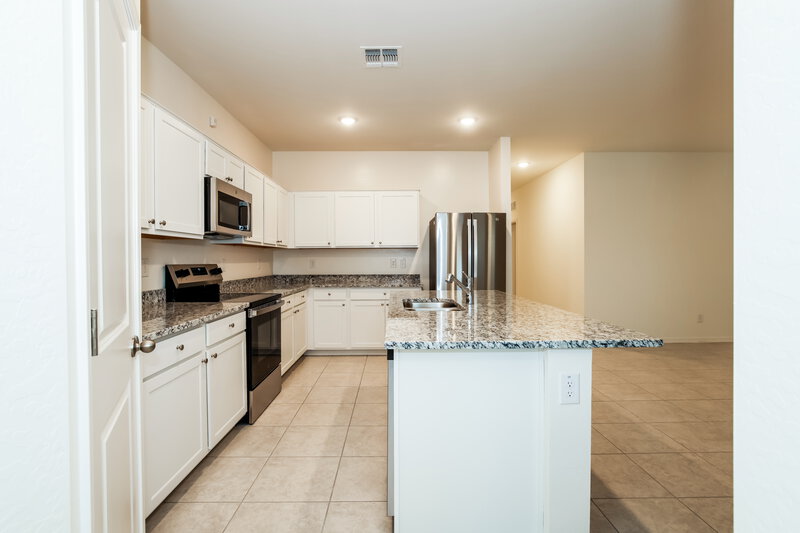 1,945/Mo, 3974 E Terrace Ct San Tan Valley, AZ 85143 Kitchen View