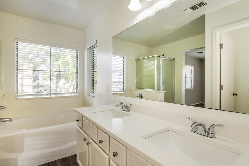 1,875/Mo, 943 E Agua Fria Ln Avondale, AZ 85323 Main Bathroom View