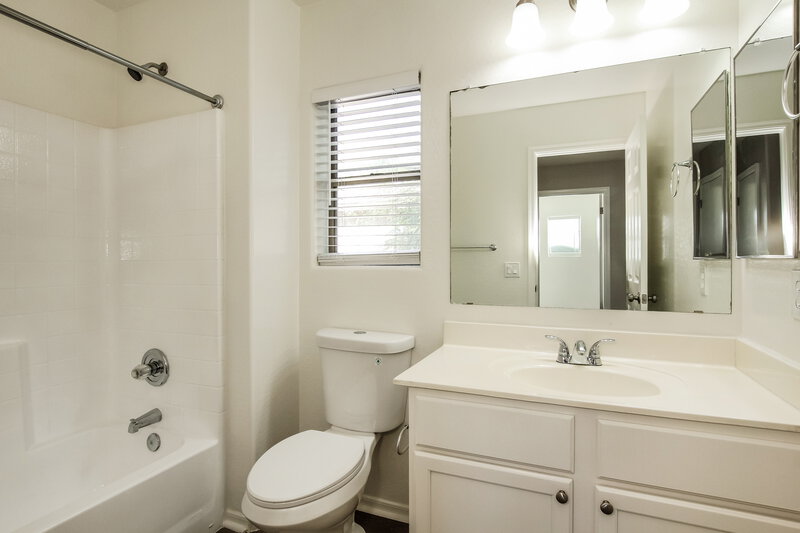 1,875/Mo, 943 E Agua Fria Ln Avondale, AZ 85323 Bathroom View
