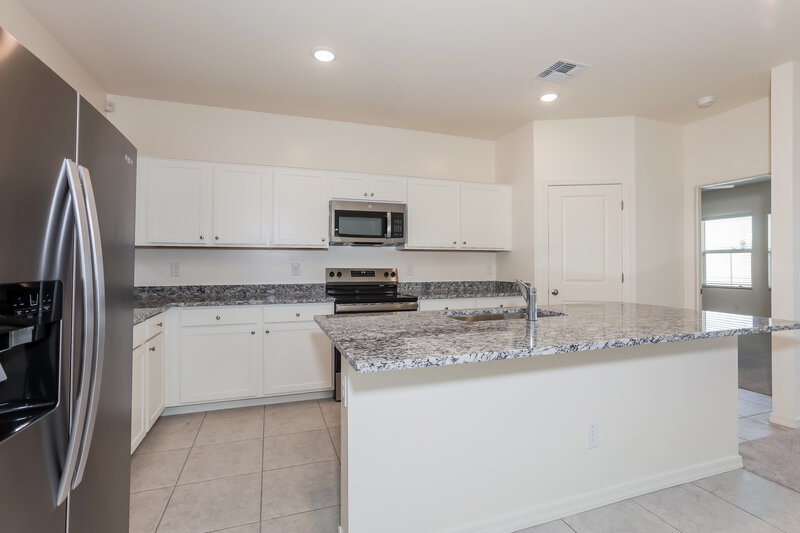 1,905/Mo, 32485 N Newby Dr San Tan Valley, AZ 85143 Kitchen View 2