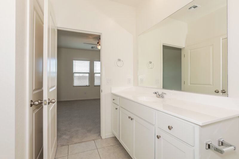 1,905/Mo, 32485 N Newby Dr San Tan Valley, AZ 85143 Main Bathroom View 2