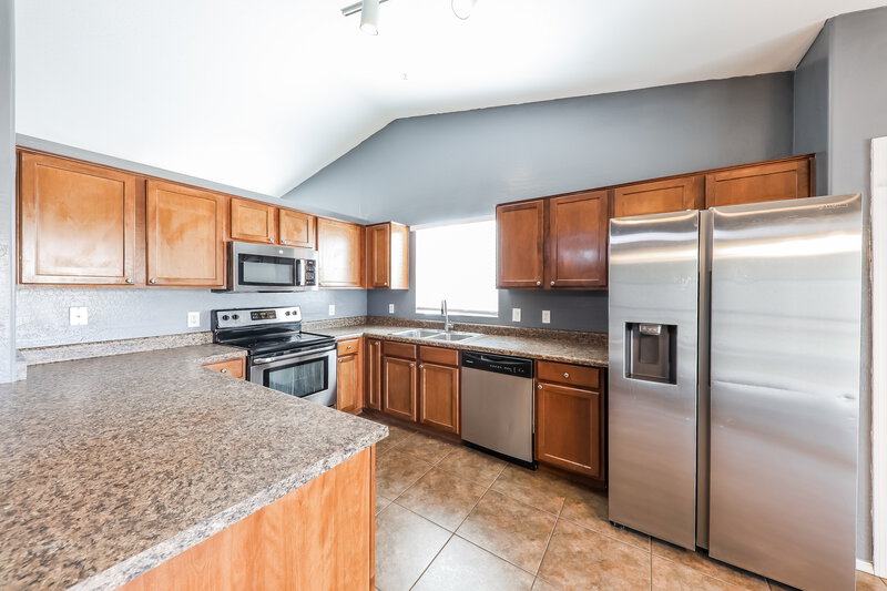 1,920/Mo, 5404 S 28th Ave Phoenix, AZ 85041 Kitchen View