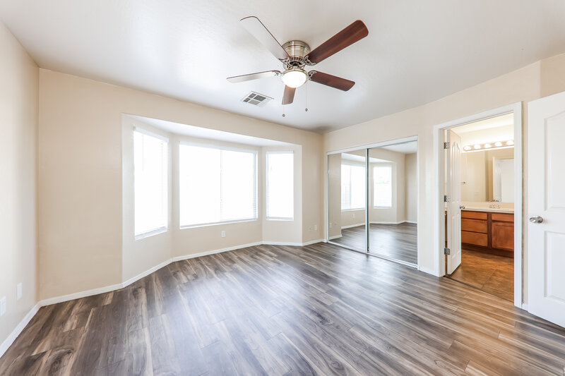 1,920/Mo, 5404 S 28th Ave Phoenix, AZ 85041 Main Bedroom View