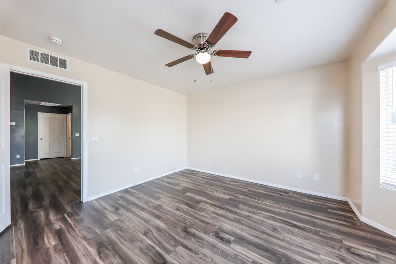 1,920/Mo, 5404 S 28th Ave Phoenix, AZ 85041 Main Bedroom View 2