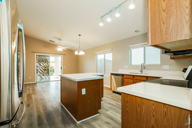 1,665/Mo, 31724 N Cheyenne Dr San Tan Valley, AZ 85143 Kitchen View