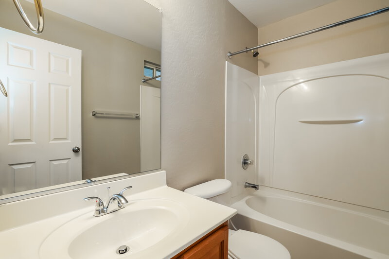1,665/Mo, 31724 N Cheyenne Dr San Tan Valley, AZ 85143 Main Bathroom View