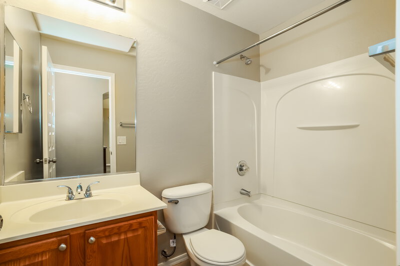 1,665/Mo, 31724 N Cheyenne Dr San Tan Valley, AZ 85143 Bathroom View 2