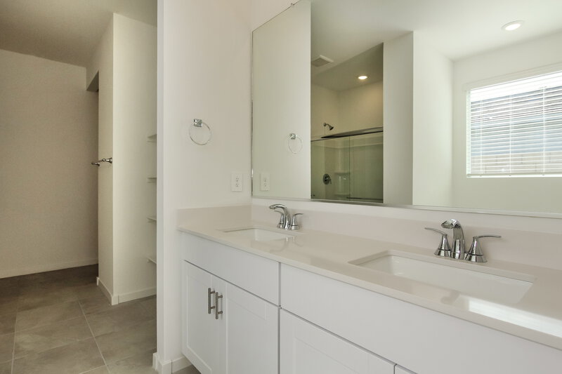 2,405/Mo, 24466 W Grove St Buckeye, AZ 85326 Main Bathroom View 2