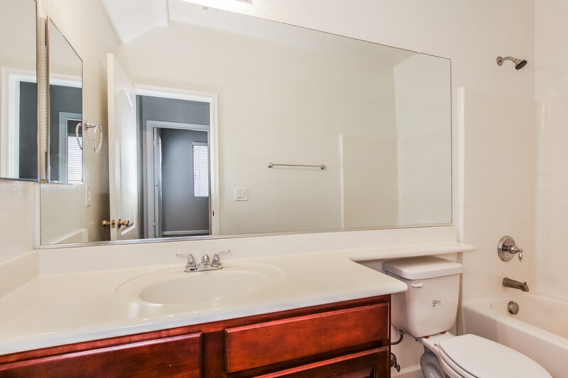 2,095/Mo, 10040 W Kingman St Tolleson, AZ 85353 Bathroom View