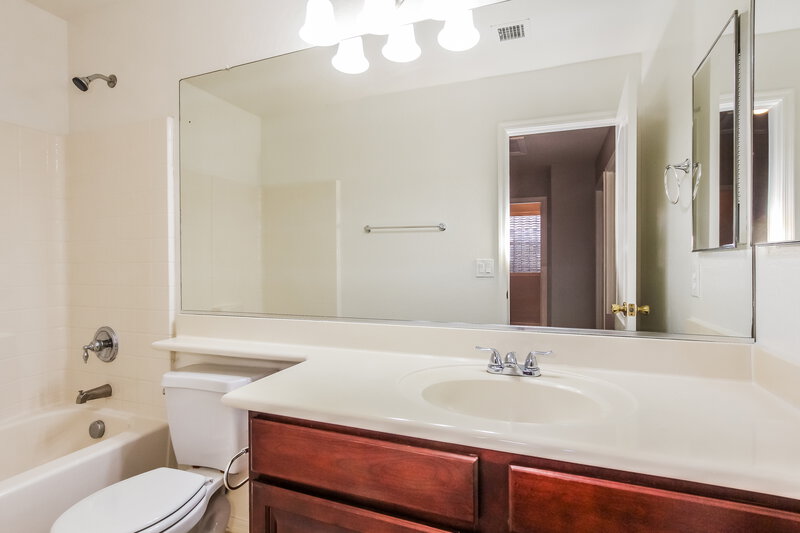 2,095/Mo, 10040 W Kingman St Tolleson, AZ 85353 Bathroom View 2