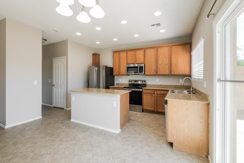 1,960/Mo, 8183 W Carol Ave Peoria, AZ 85345 Kitchen View