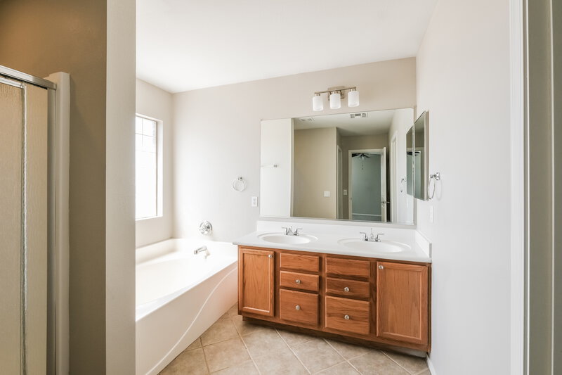 1,960/Mo, 8183 W Carol Ave Peoria, AZ 85345 Main Bathroom View