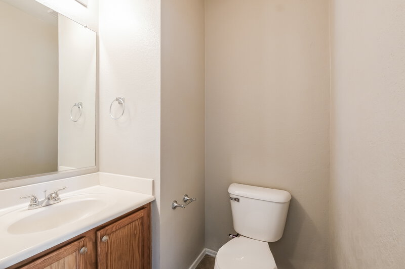 1,960/Mo, 8183 W Carol Ave Peoria, AZ 85345 Bathroom View 2