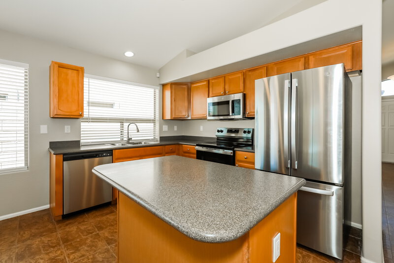 1,915/Mo, 515 W Love Rd San Tan Valley, AZ 85143 Kitchen View 2