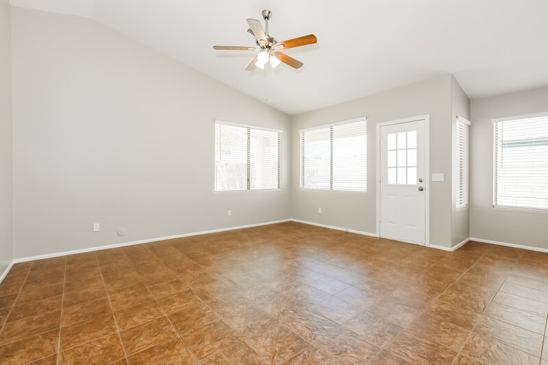 1,915/Mo, 515 W Love Rd San Tan Valley, AZ 85143 Family Room View